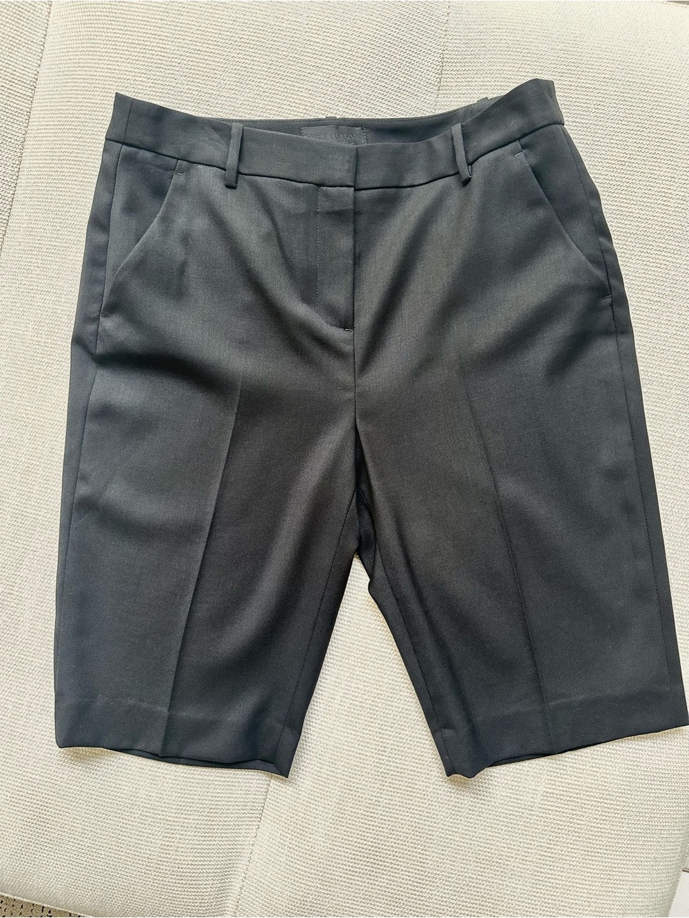 NILI LOTAN tailored black virgin wool bermuda shorts NWOT 6